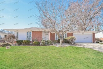 Building Photo - 1805 Aqueduct Dr