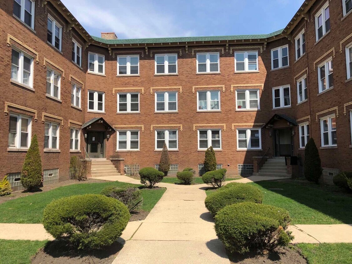 Primary Photo - 4816 W Hutchinson St