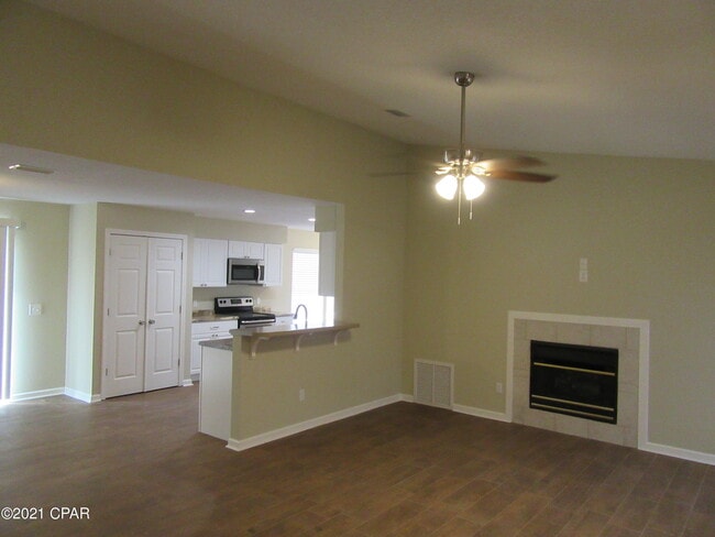 Foto del edificio - 7302 Rodgers Dr