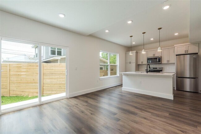 Foto del edificio - 3702 Tower View Ct