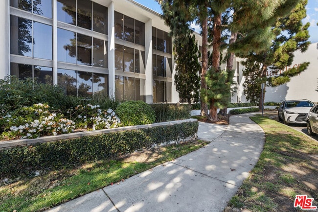 Foto del edificio - 8701 Delgany Ave