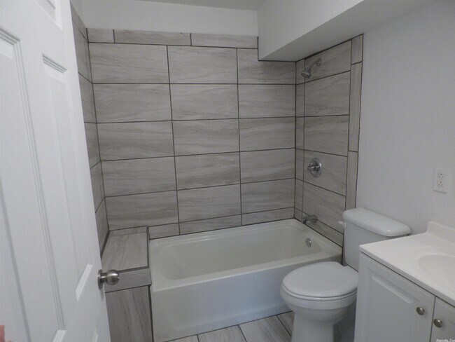 Foto del edificio - 6 Powhatan Dr