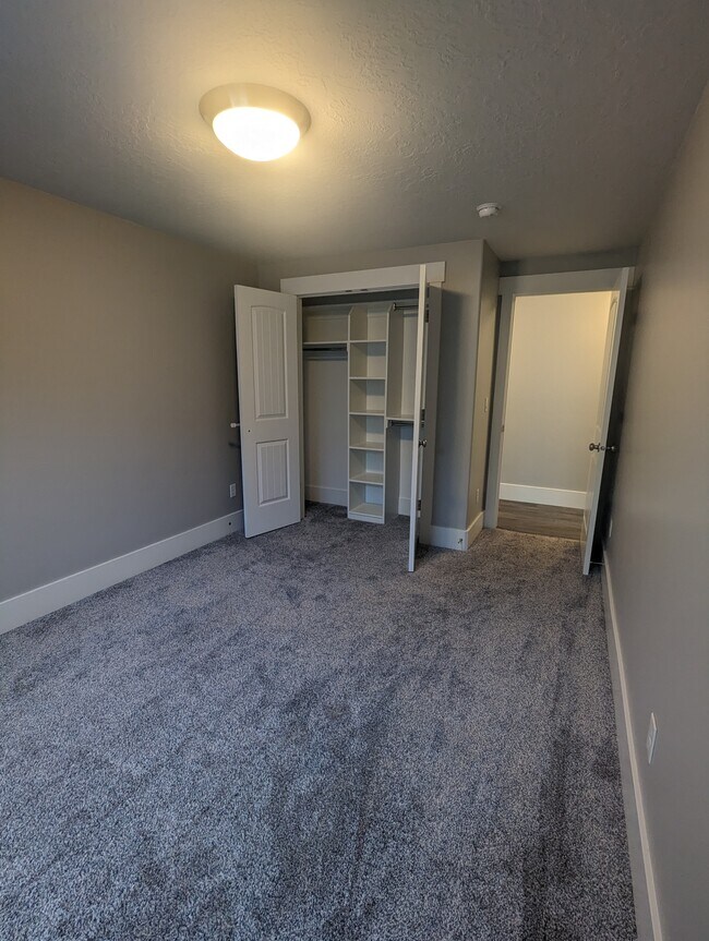 Dormitorio 2 - 254 S. 1000 E. Unit B