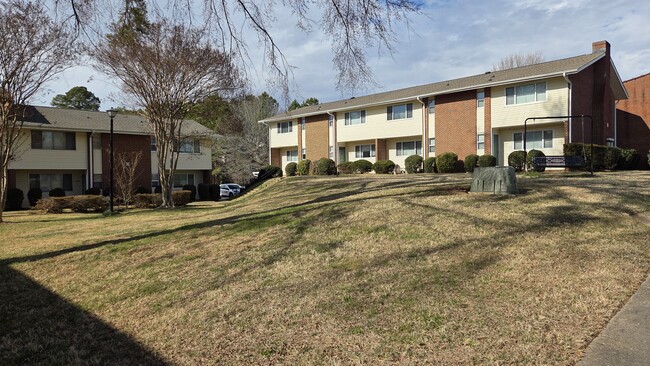 Foto del edificio - 2337 Champion Ct