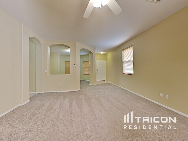 Foto del edificio - 12525 W Washington St