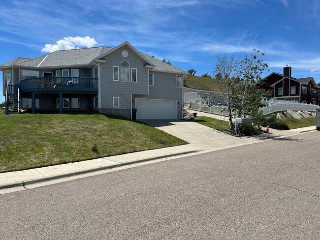 Foto del edificio - 2100 Poplar Dr