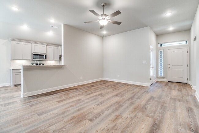Foto del edificio - 2806 Clover Dr