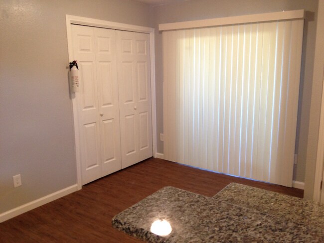 Foto del edificio - 4904 Merritt Cir