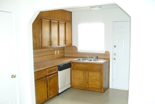 Building Photo - 804-804 Williamson Dr