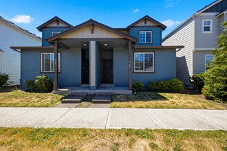 Building Photo - 744 NE 138th Pl