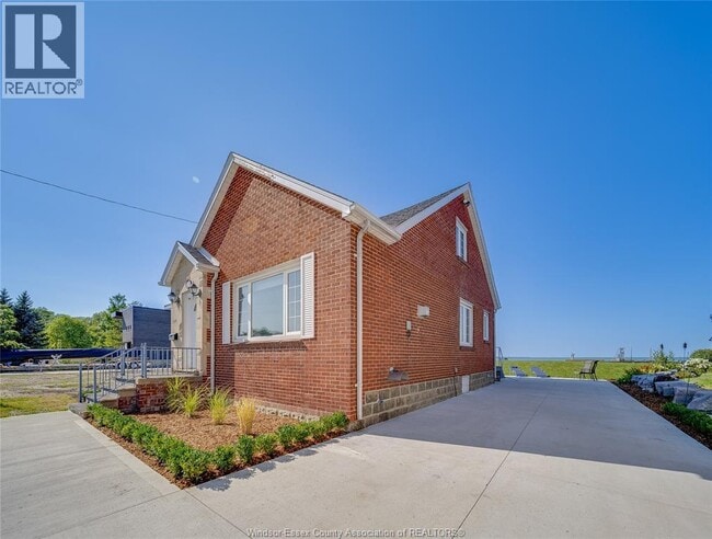 Building Photo - 13902 Riverside Dr E