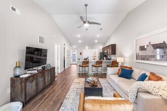 Building Photo - Redwood Omaha Wenninghoff Road