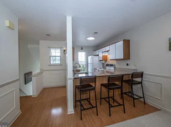Building Photo - 329 Cashel Ct