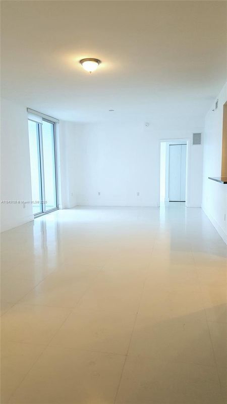 Foto del edificio - 3030 NE 188th St