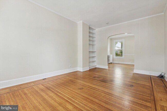 Foto del edificio - 2237 Hall Pl NW