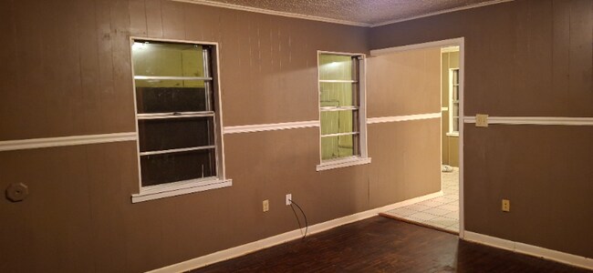 Building Photo - 4701 Lynch Dr
