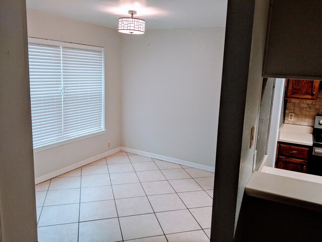 Foto del edificio - 2433 E 87th St