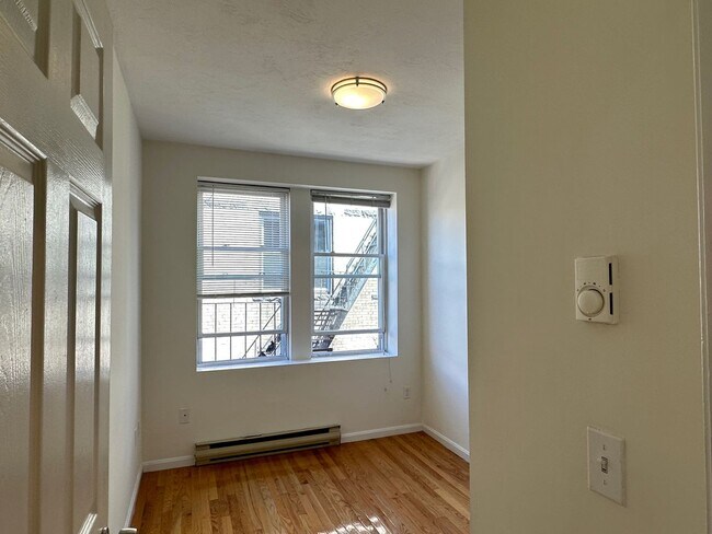 Foto del edificio - Beautifully updated 1 bed in the North End.