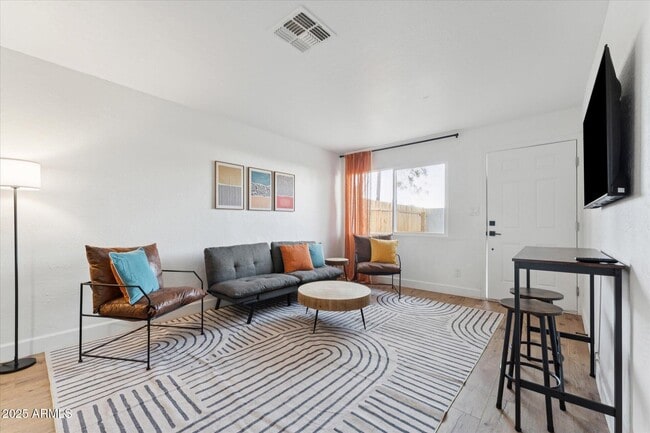 Building Photo - 2739 E Tamarisk Ave