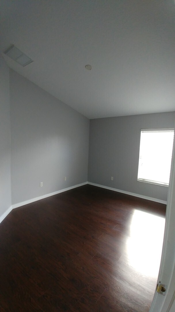 Building Photo - BridgeWater Home