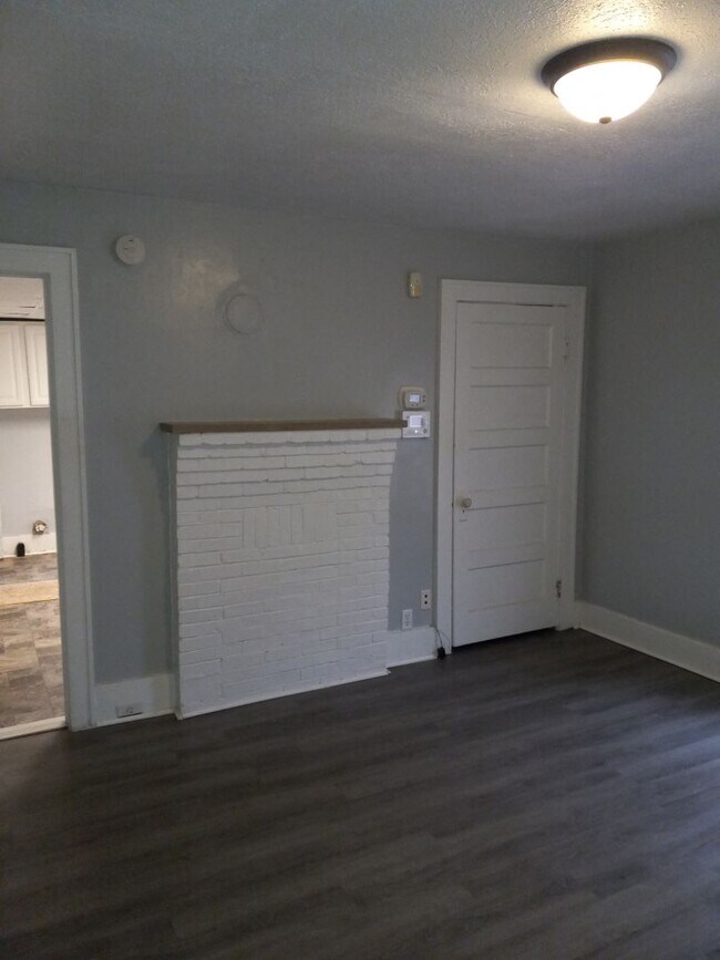 Building Photo - Knoxville 37917 - 1 bedroom, 1 bath home -...