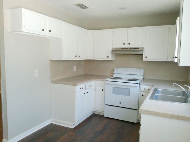 Foto del edificio - 1710 Sun Beam - 3/Bed 2/Bath - $1850/month