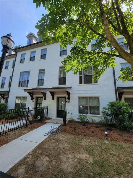 Building Photo - 2877 Elmwood Dr SE
