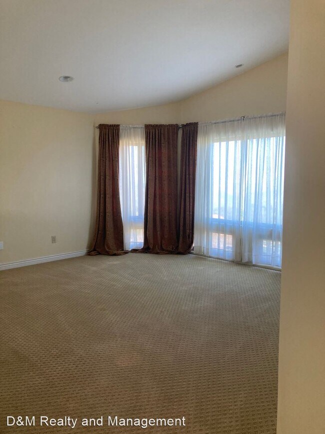 Building Photo - 4 br, 3 bath House - 2638 W Victoria Dr