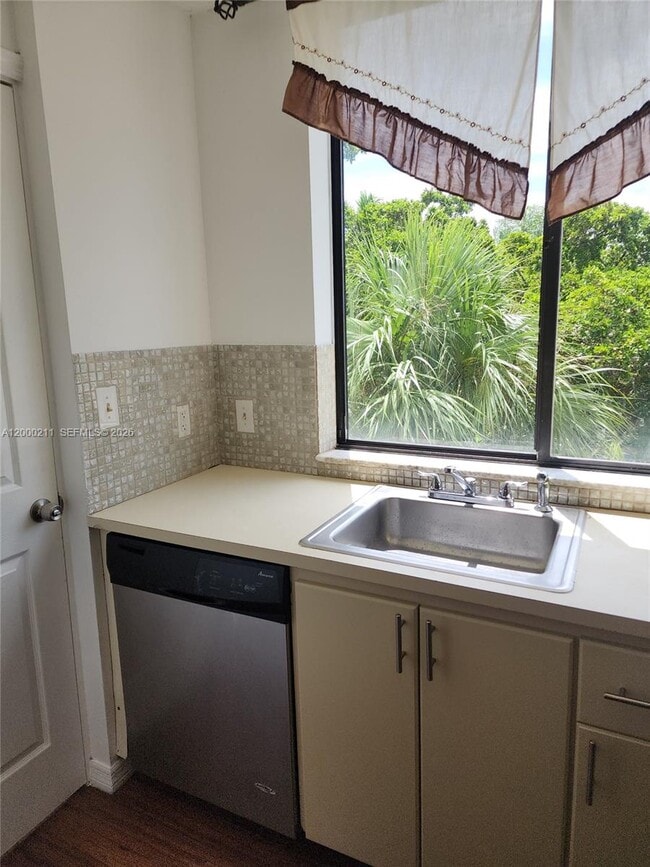 Foto del edificio - 4222 Inverrary Blvd
