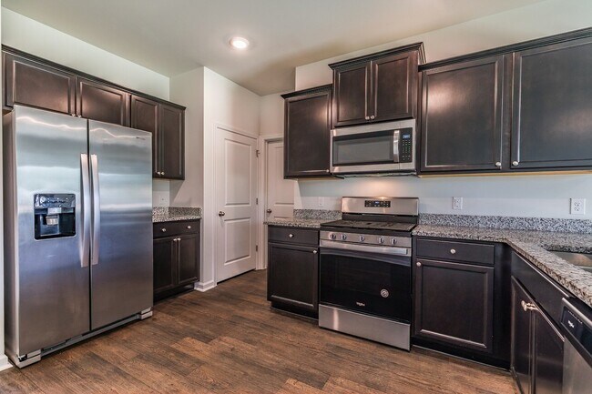 Building Photo - 3 Bedroom / 2 Bath for Rent in Cypress Ridge