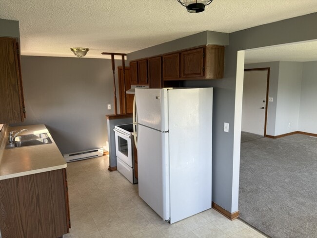 Building Photo - 2721 Alder Creek Dr S