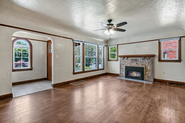 Building Photo - Charming 3 Bedroom Home in Bremerton