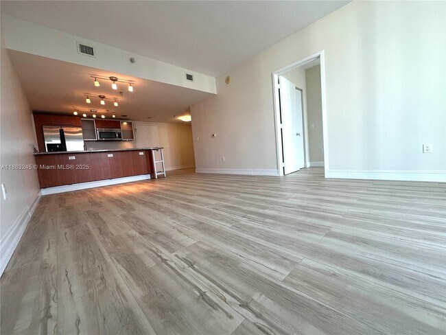 Foto del edificio - 185 SW 7th St