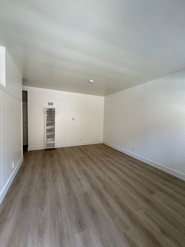 Foto del edificio - Updated 1-Bedroom in Gardena With Parking ...