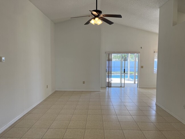 Building Photo - 3607 Cresta Ct