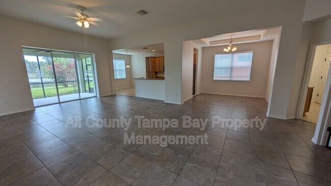 Building Photo - 17449 New Cross Cir
