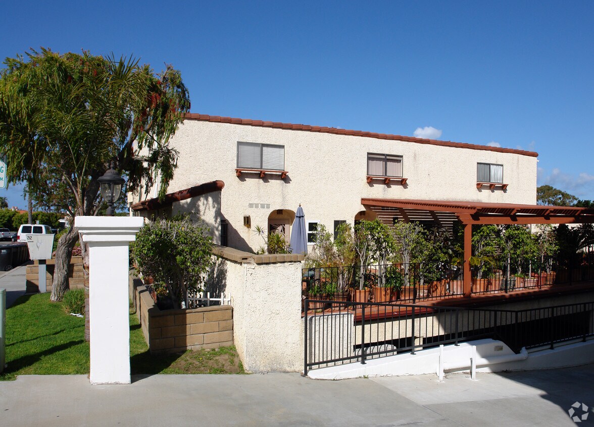 Building Photo - 212 Avenida Montalvo