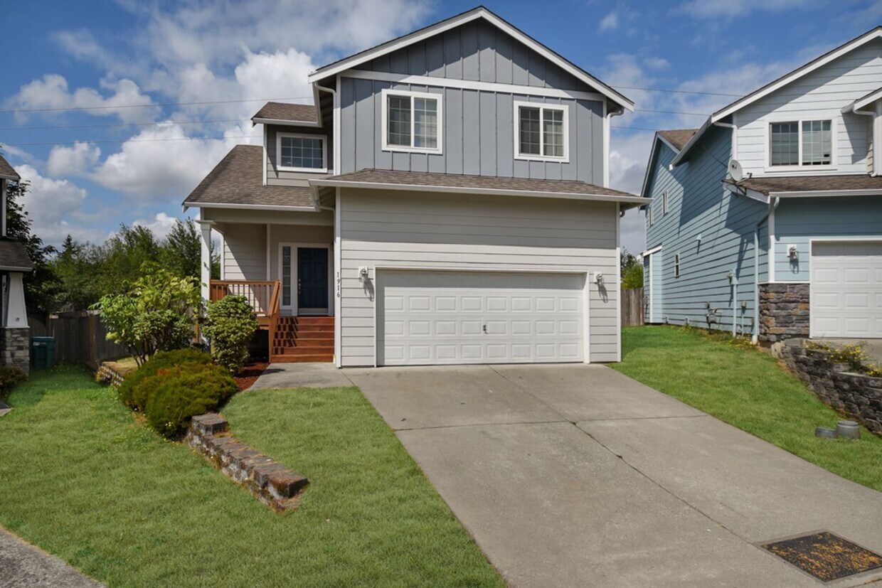 Primary Photo - 4 bedroom, 2.5 bath, 2 car garage home in ...
