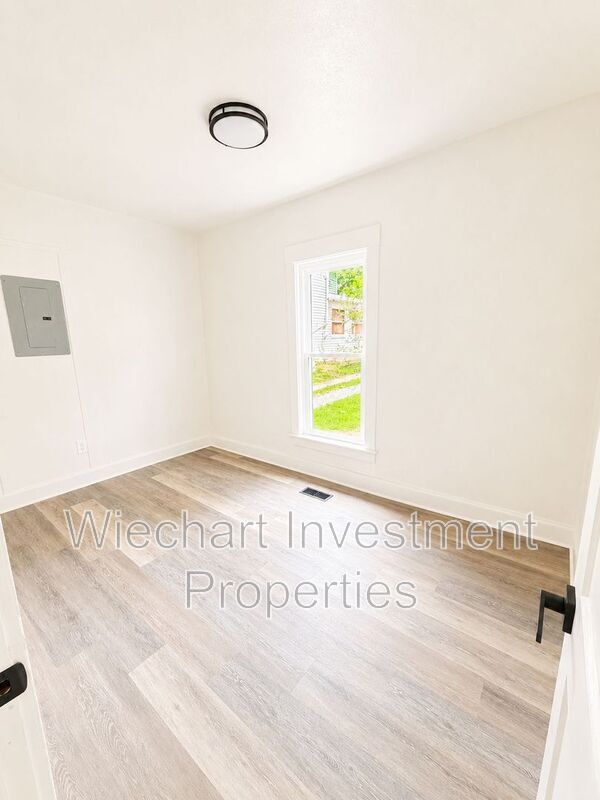 Building Photo - 514 N Shore Dr