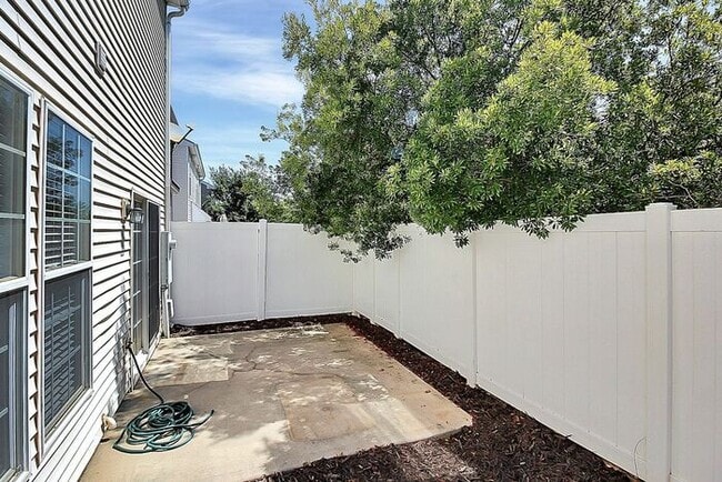 Foto del edificio - Beautifully Maintained 3BD/2.5BA 2 Story Townhome in Blakeney Preserve!