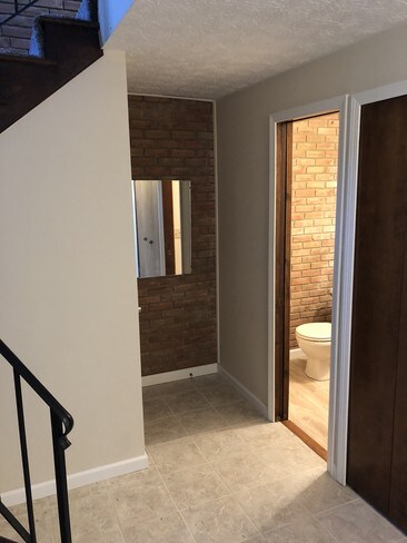 Building Photo - 3850 Sawbridge Dr