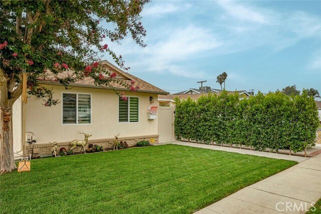 Foto principal - 13932 Wyandotte St