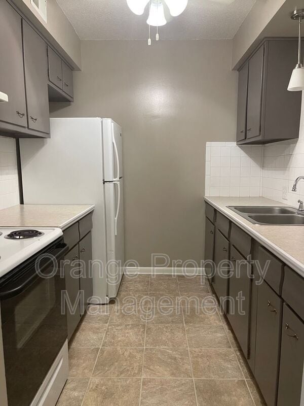 Photo - 625 5th Ave Apartment