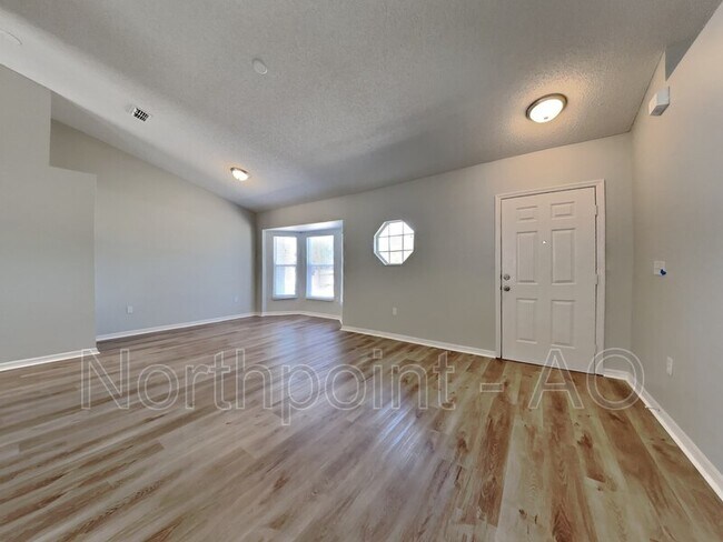 Foto del edificio - 2395 Hawthorne Rd