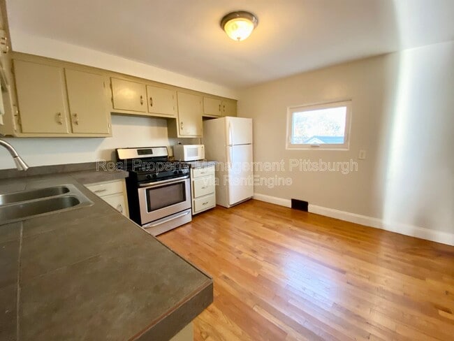 Photo - 825 Collins St Apartment