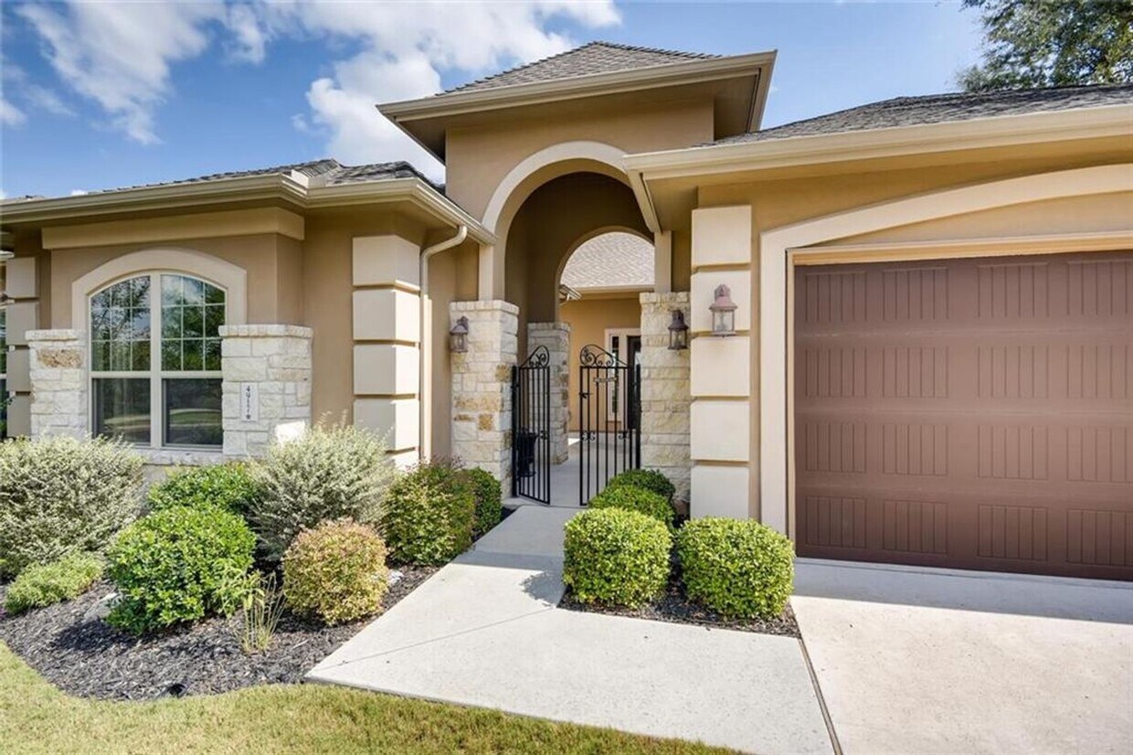 Foto principal - Stunning Single Story in Falconhead West!