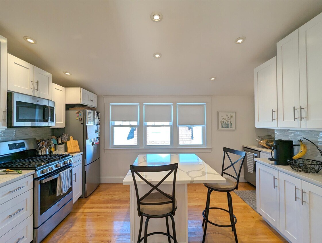 Primary Photo - 20 Carver Rd E