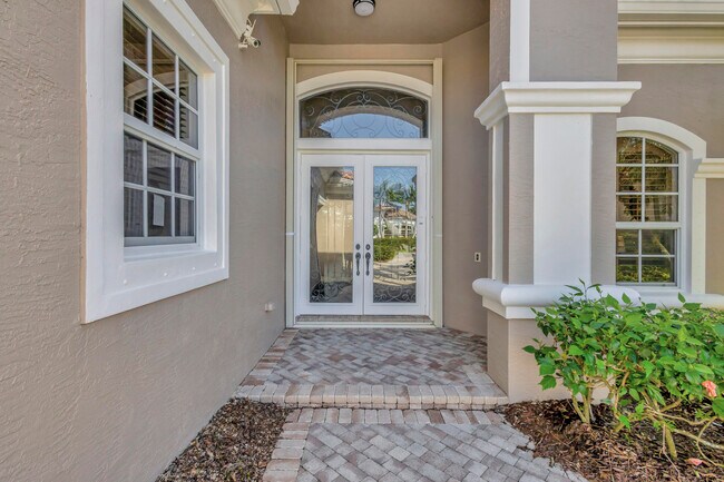 Building Photo - 128 Esperanza Way