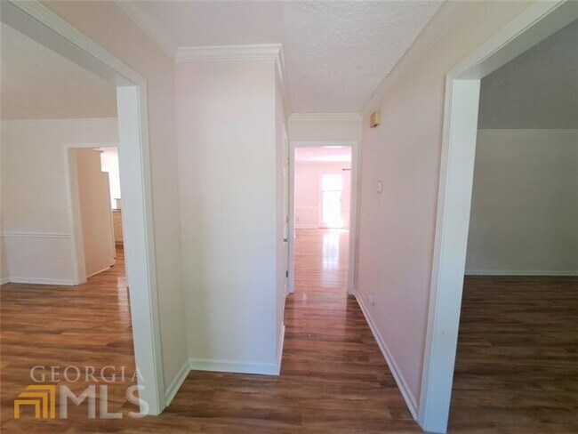 Building Photo - 1832 Skidmore Cir