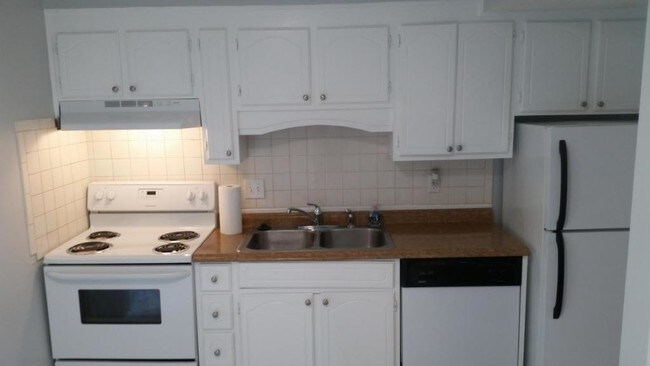 Building Photo - 407 Evergreen Apt B
